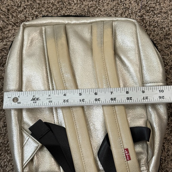 Levi's‎ Vegan Shine Brilliant Skade Gold Backpack - Picture 11 of 12